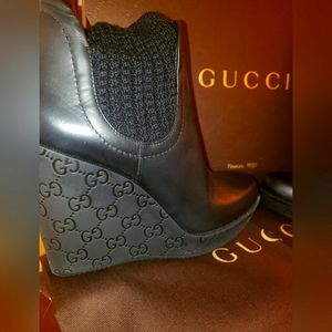 Worn once- Black, Size 9.5, Gucci Sweater Boots